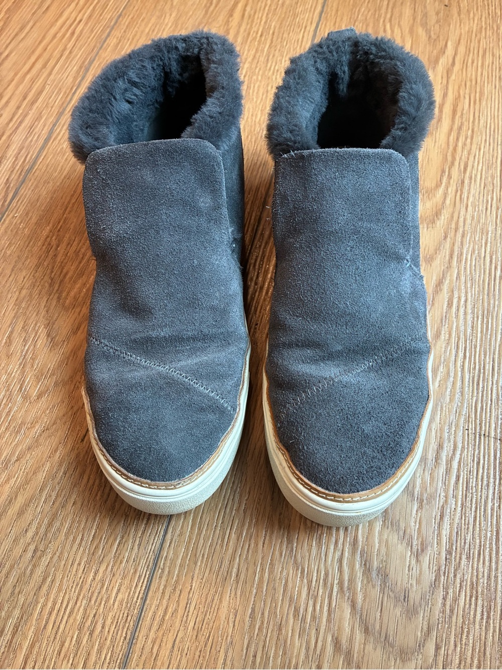 Tom’s Paxton Slip on Gray Suede Fur Lined Shoes 8